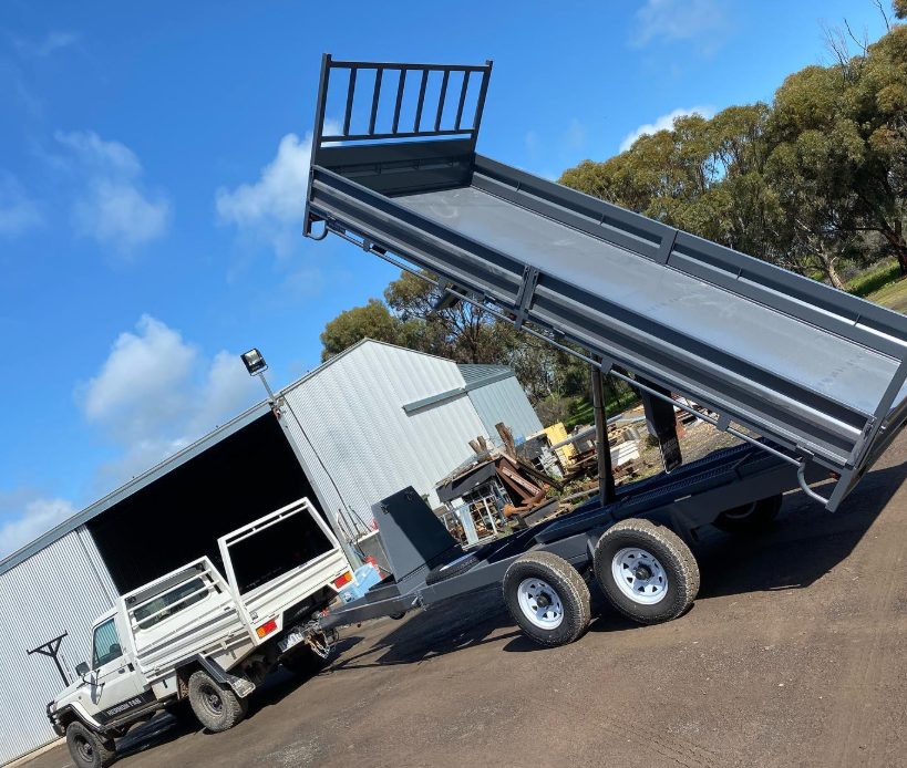 Hydraulic tipping trailer